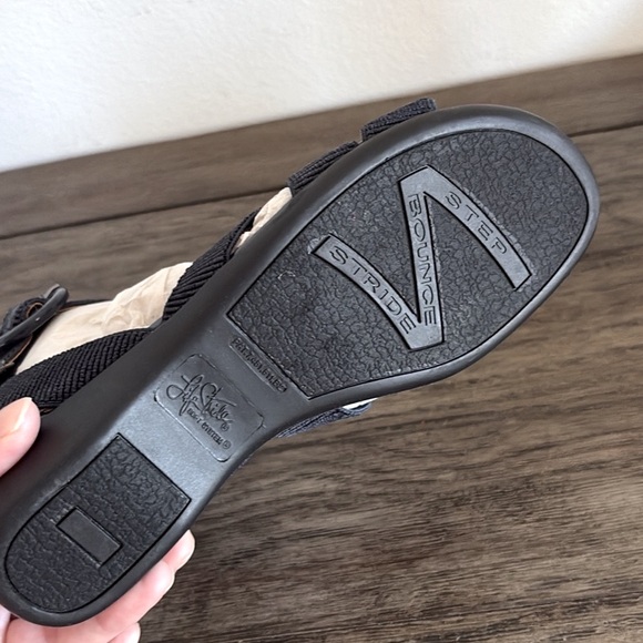 NIB [Life Stride] Temple Ankle Strap Flat Wedge Sandals Navy Blue Women’s 6 Wide - Picture 11 of 13